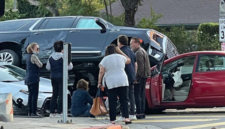 ୪ଟି କାର୍ ଦୁର୍ଘଟଣାଗ୍ରସ୍ତ: ଅଳ୍ପକେ ବର୍ତ୍ତିଲେ ହଲିଉଡ୍‌ ଅଭିନେତା ଆର୍ଣ୍ଣଲ୍‌ଡ୍‌ ସ୍ବାର୍ଜନେଗର୍‌: ରିପୋର୍ଟ