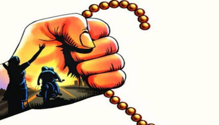 ମହିଳାଙ୍କ ଚେନ୍‌ ଝାମ୍ପିନେଲେ