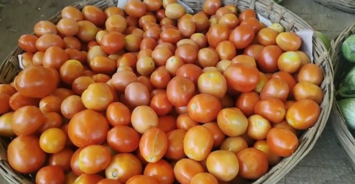 ନାଲି ଆଖି ଦେଖାଇଲାଣି ଟମାଟୋ, ଲେମ୍ବୁ ପରେ ଟମାଟୋ ଦର ବୃଦ୍ଧି;ଅସ୍ତରଙ୍ଗ ରେ ଗ୍ରାହକ ଅସନ୍ତୁଷ୍ଟ