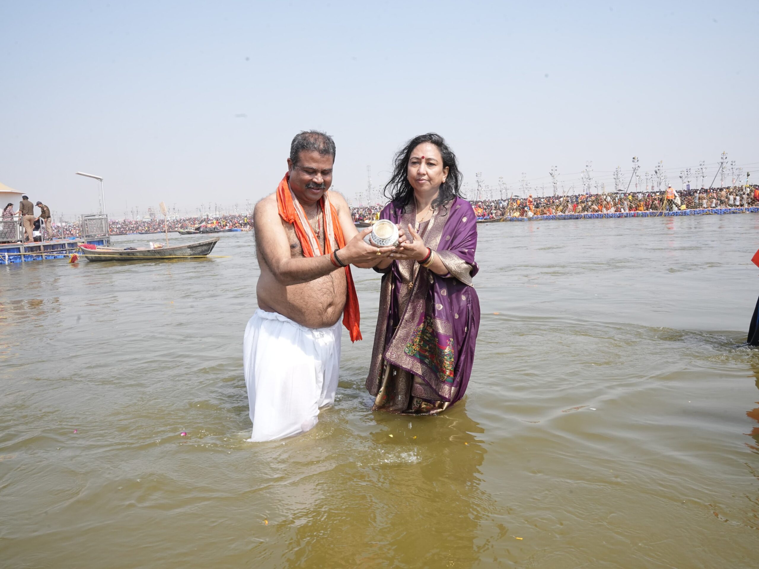 କେନ୍ଦ୍ର ଶିକ୍ଷା ମନ୍ତ୍ରୀ ଧର୍ମେନ୍ଦ୍ର ପ୍ରଧାନ ରବିବାର ପ୍ରୟାଗରାଜ ଠାରେ ତ୍ରିବେଣୀ ସଙ୍ଗମରେ ସପରିବାର ବୁଡ଼ ପକେଇଲେ।