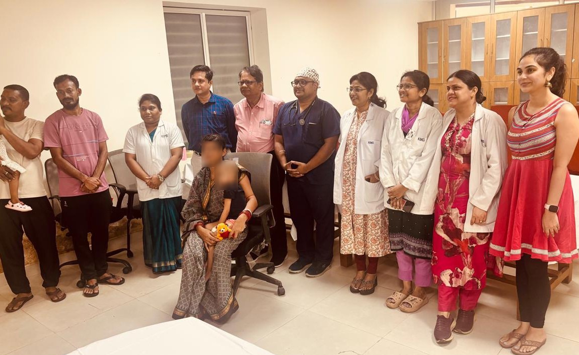 କିମ୍‍ସରେ ୧୫ଜଣିଆ ଡାକ୍ତର ଟିମ ଅଢ଼େଇ ବର୍ଷର ଶିଶୁକୁ ଦେଲେ ନୂଆ ଜୀବନ