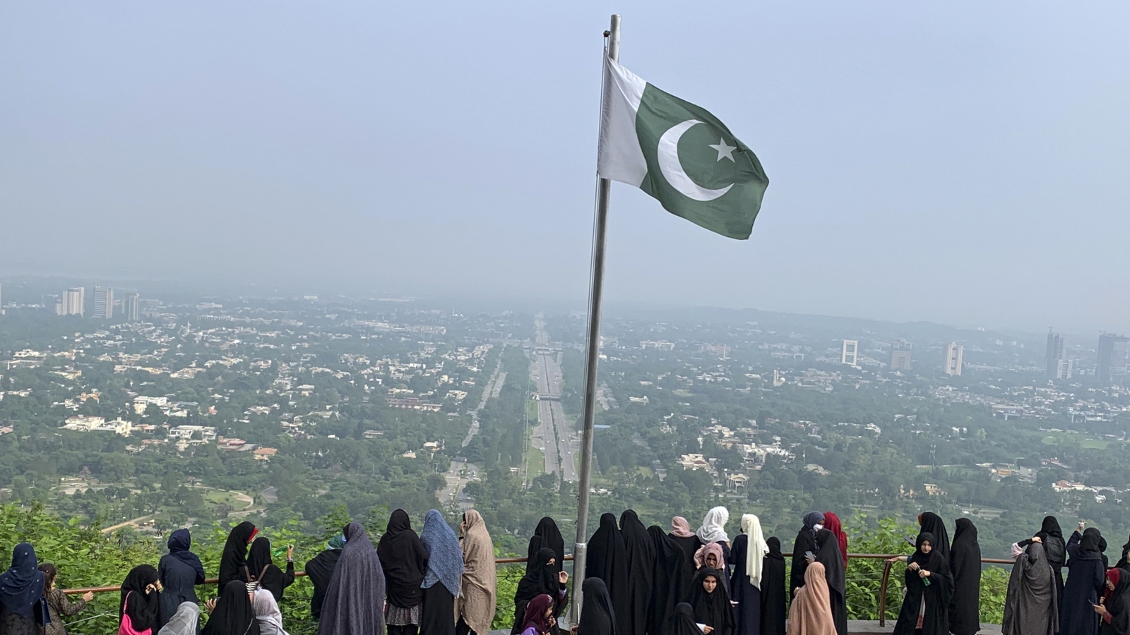 ସାହାର୍ଯ୍ୟ ପାଇଁ ପାକିସ୍ଥାନର ନେହୁରା