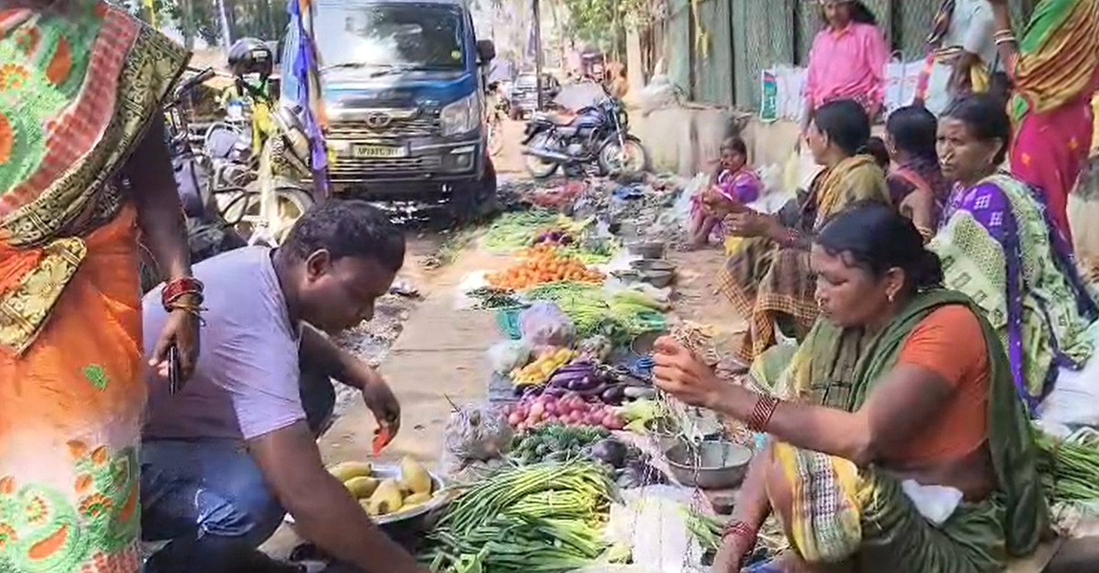 When Will Alternative Arrangements Be Made for Roadside Vendors in Tikiri ?